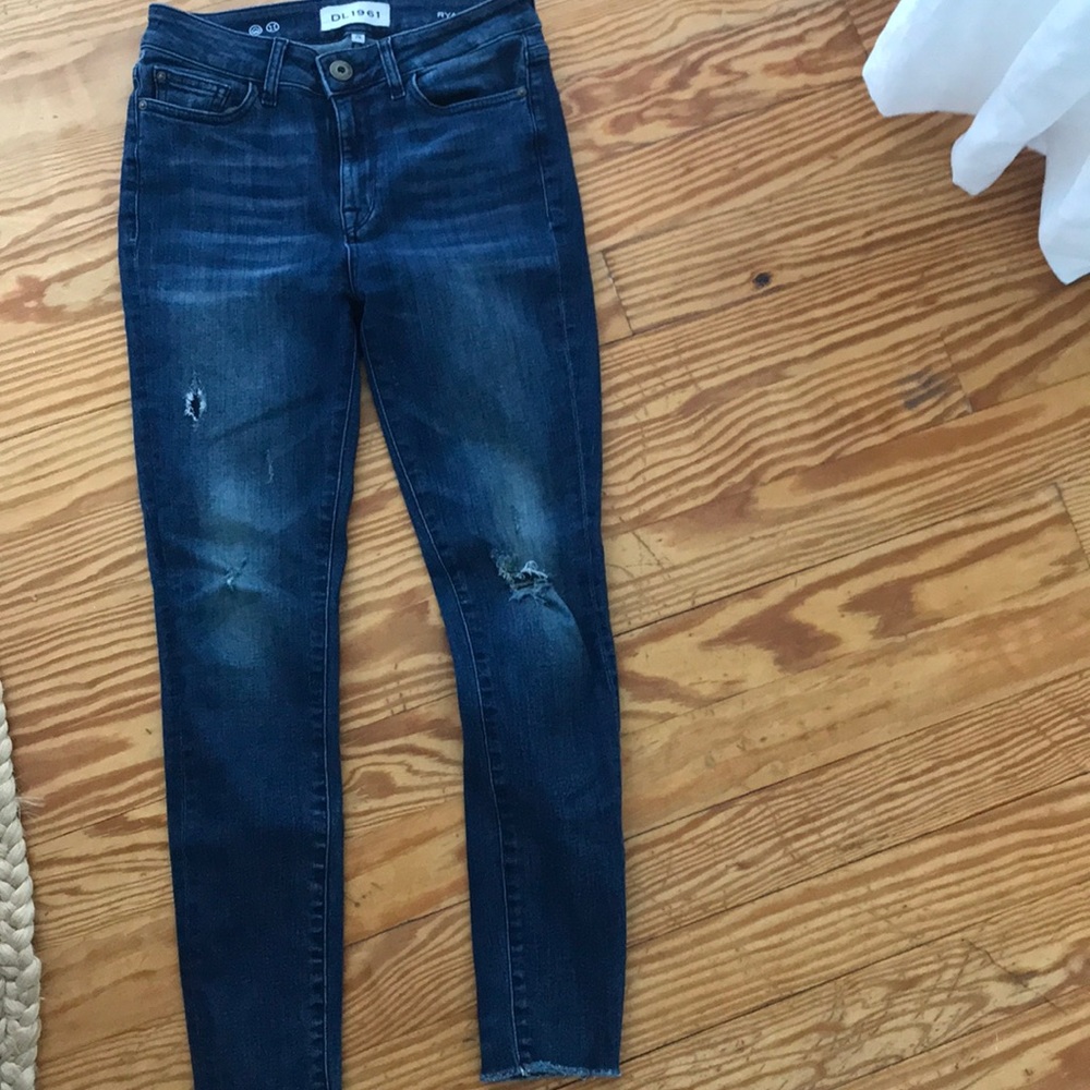 Jeans with rips